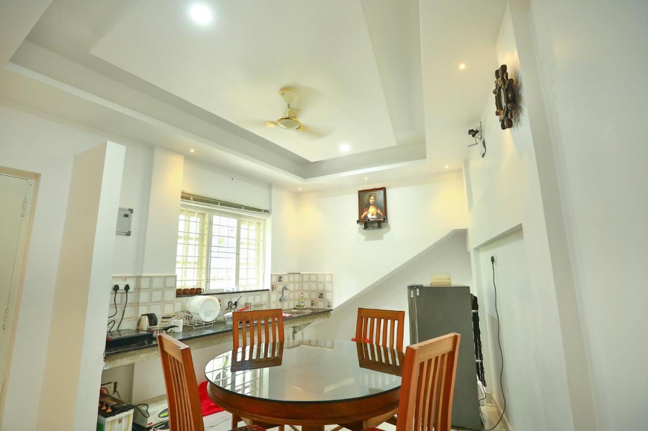 Aaron'S Homestay Kochi ภายนอก รูปภาพ